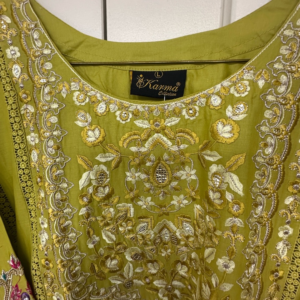 Super Sale‼️Embroidered luxury Green Traditional Outfit by Dikhawa size 24 - Picture 6 of 13